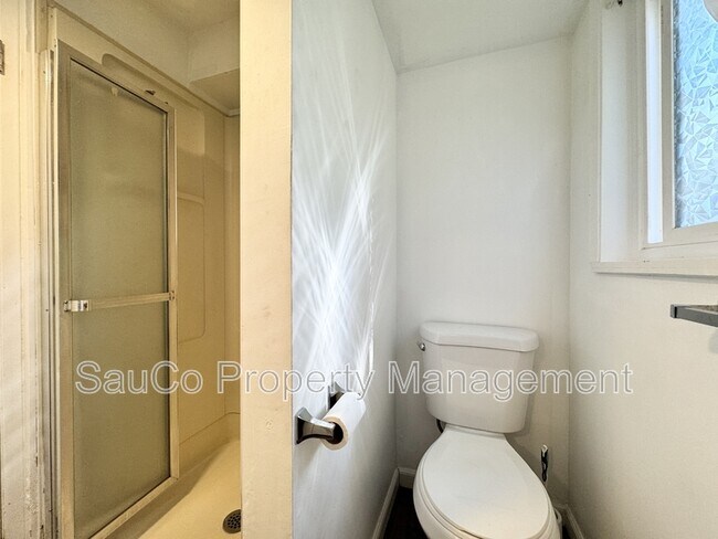 Building Photo - 4751 SW 53rd Ave