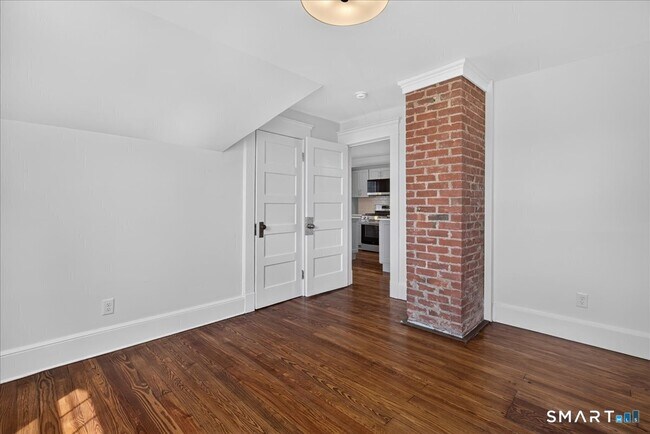 Building Photo - 22 Pendleton St