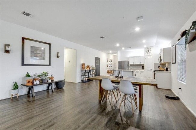 Building Photo - 15400 Summer Ray Dr