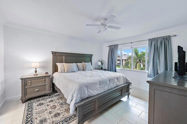 Building Photo - 2400 S Ocean Dr