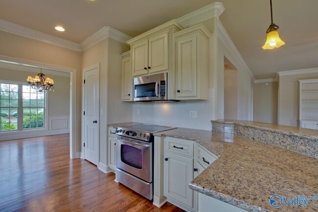 Building Photo - 4905 Saddle Ridge Dr SE