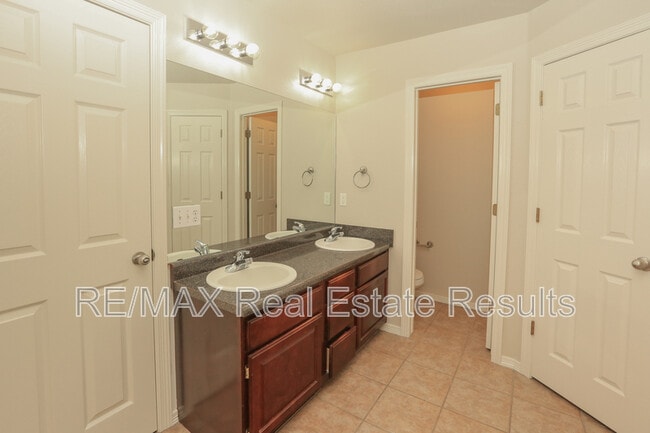 Building Photo - 1592 Hutchinson St