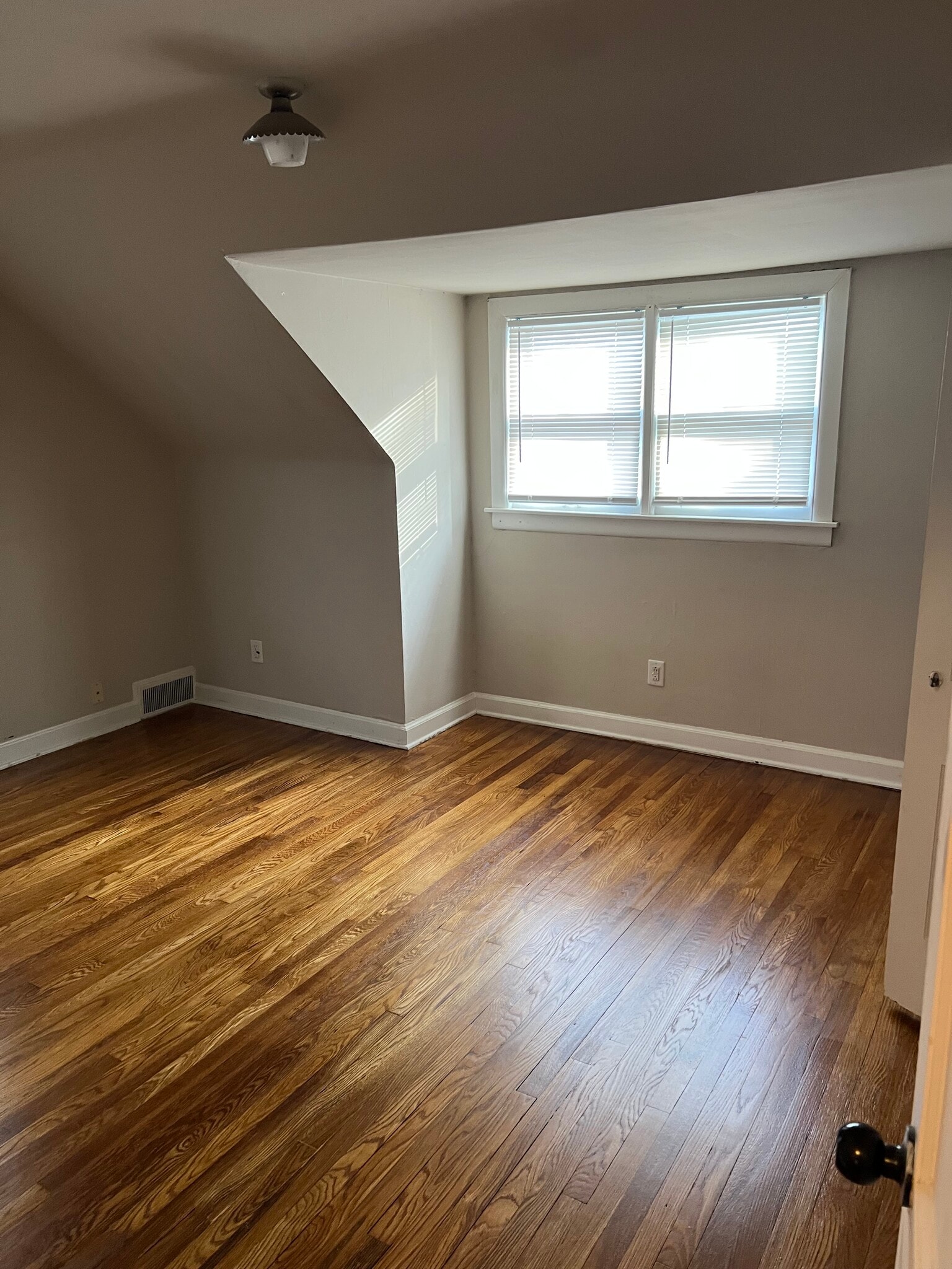 Building Photo - 1210 W Murdock St