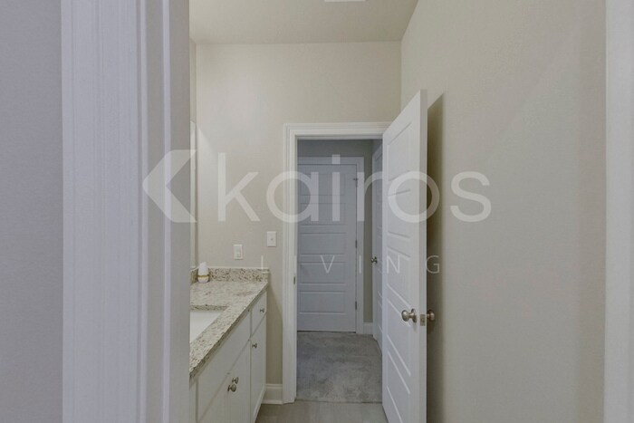 Building Photo - 6405 Roux Dr