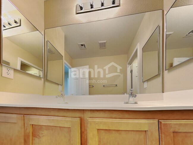 Building Photo - 6490 Albina Creek St