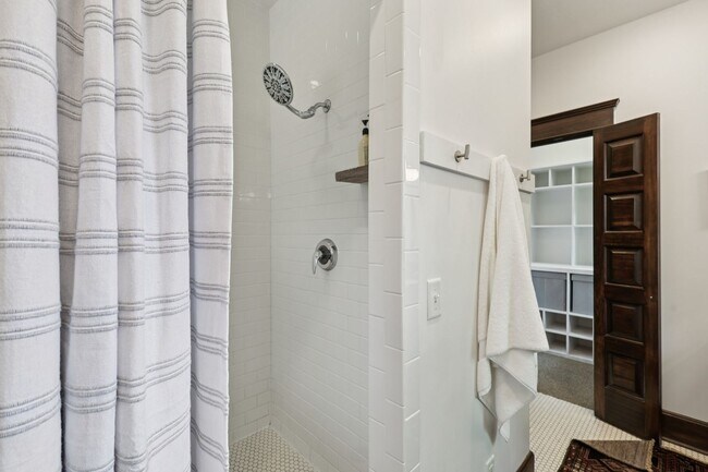 Building Photo - Beautiful Historic 4BR/3BA Gem | Hillsboro...