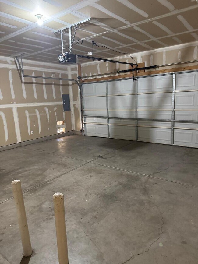 Building Photo - 256 Glenridge Park Ln NE