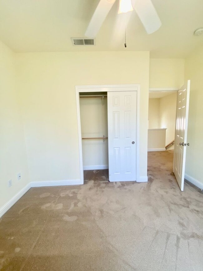 Building Photo - West Davis 5 Bedroom Home