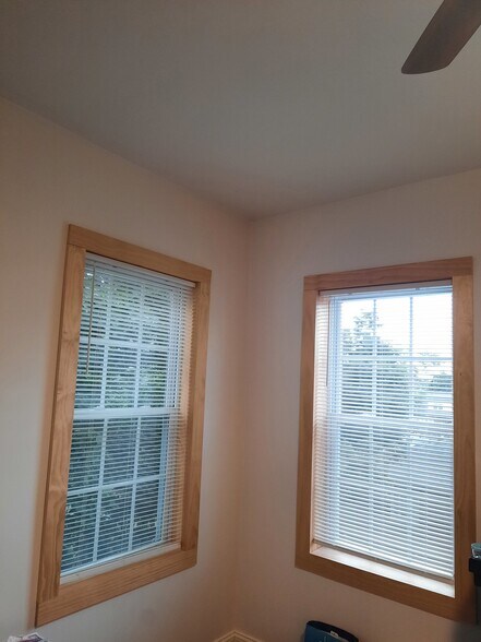double corner windows master bedroom - 247 Main St