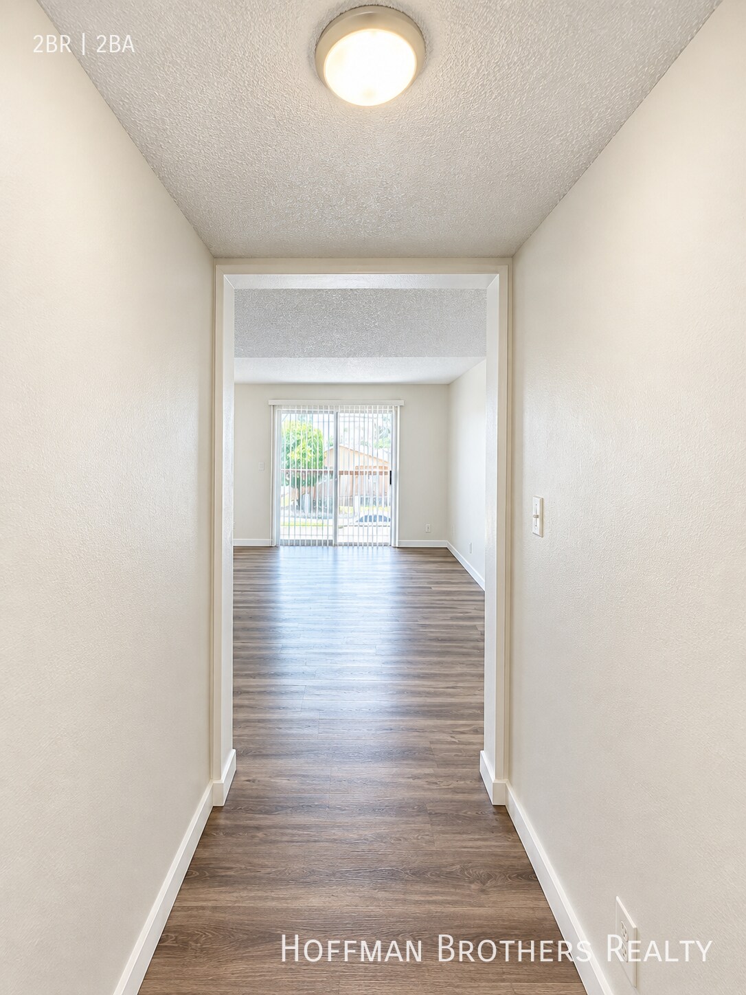 Building Photo - 221 W Elm Ave