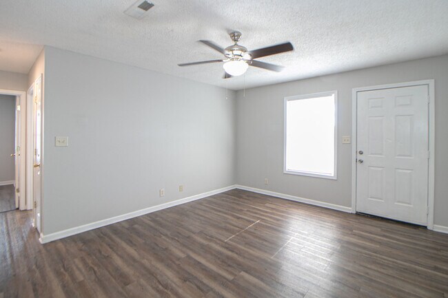 Building Photo - 145 Darlene Dr