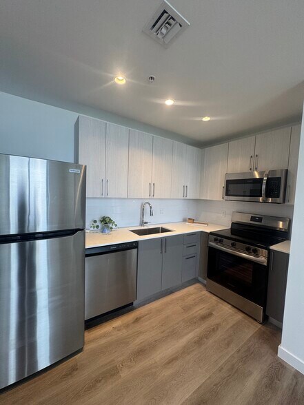 Building Photo - 253 NE 2nd St