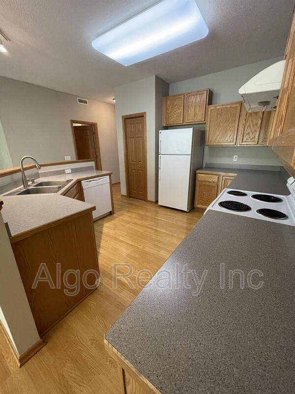 Building Photo - 1694 Oakbrooke Ct