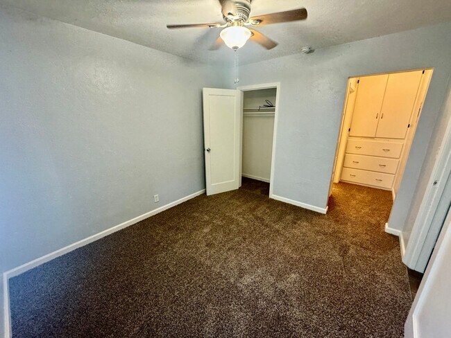 Building Photo - Newly Renovated 1bd/1bth Apartment Available!