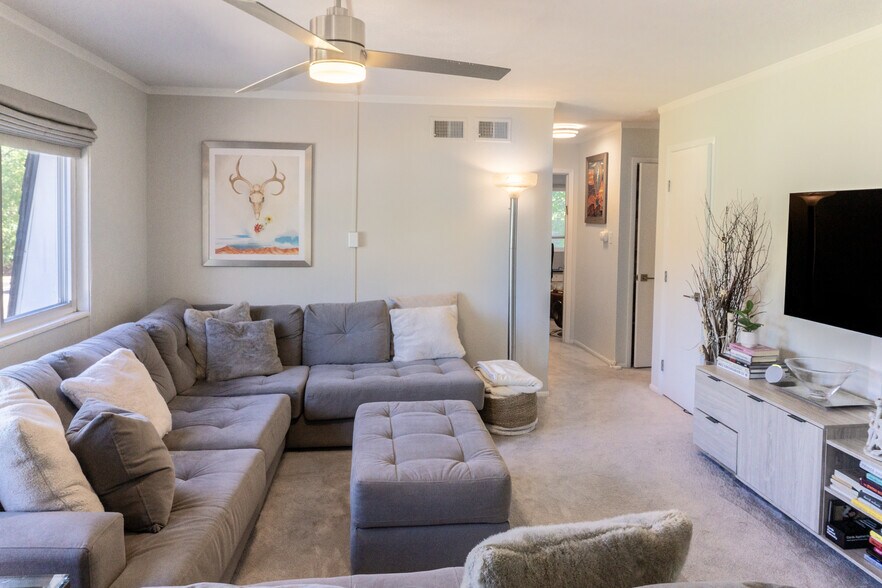 Building Photo - 6825 E Arizona Ave