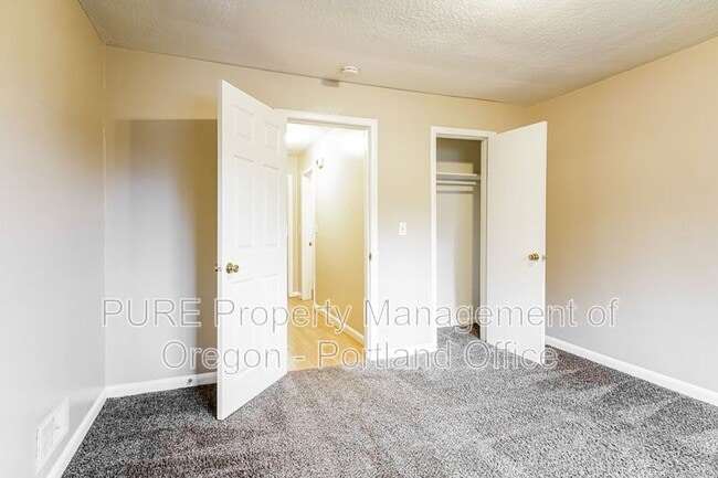 Building Photo - 7008 N Amherst St