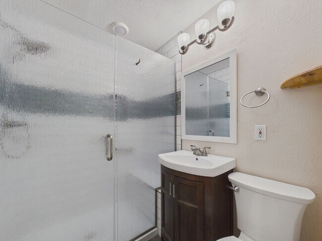 Building Photo - Gorgeous home in Westminster!