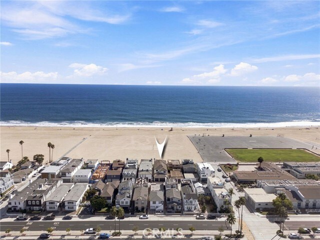 Building Photo - 1228 W Oceanfront