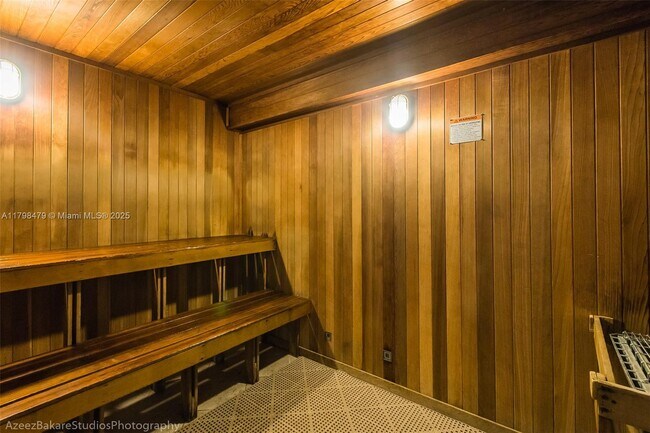 Building Photo - 325 Biscayne Blvd