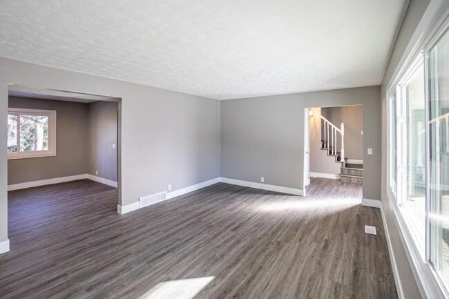 Building Photo - 12713 Ridgeview Cir