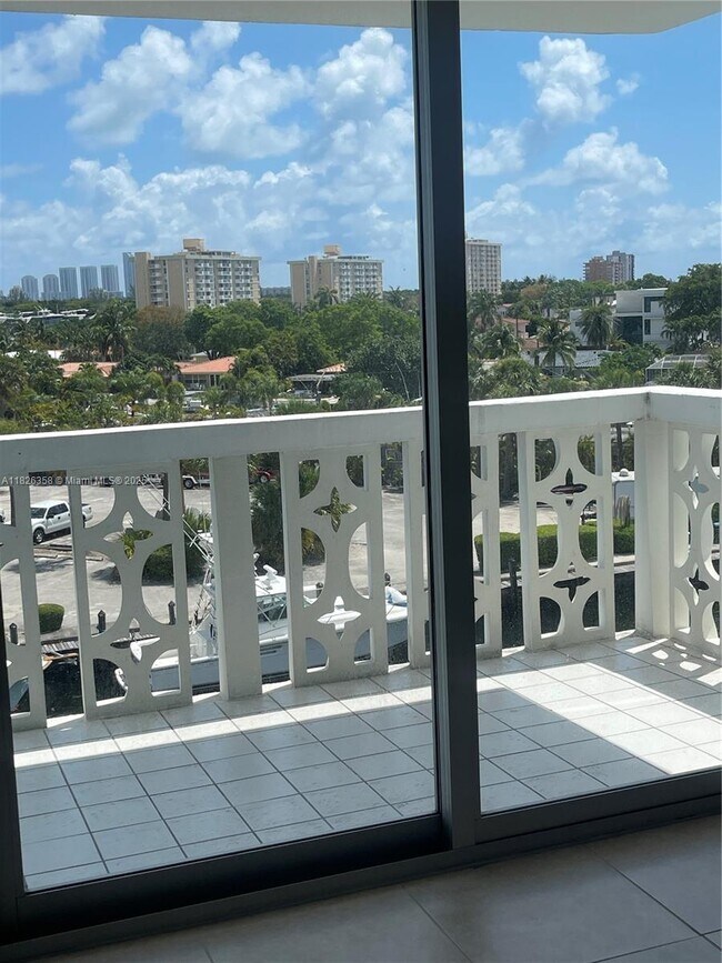 Building Photo - 13155 Ixora Ct