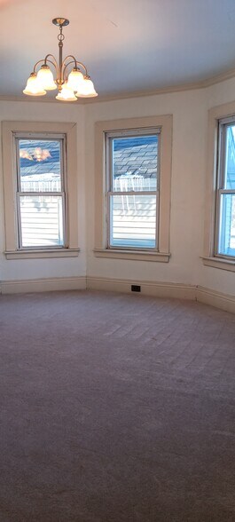 front larger bedroom - 307 Church St