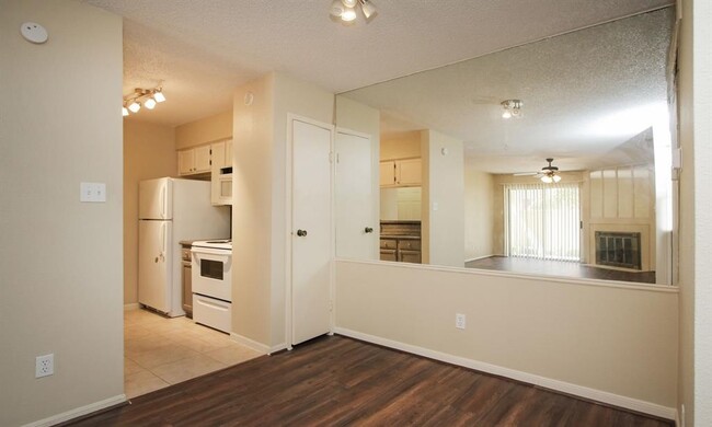 Building Photo - 2120 El Paseo St