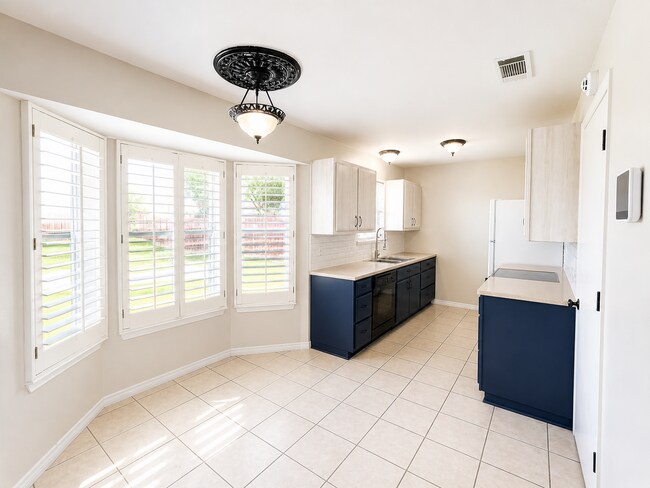 Building Photo - AVAILABLE MAY 18; APPLY ON OUR WEBSITE TODAY!!