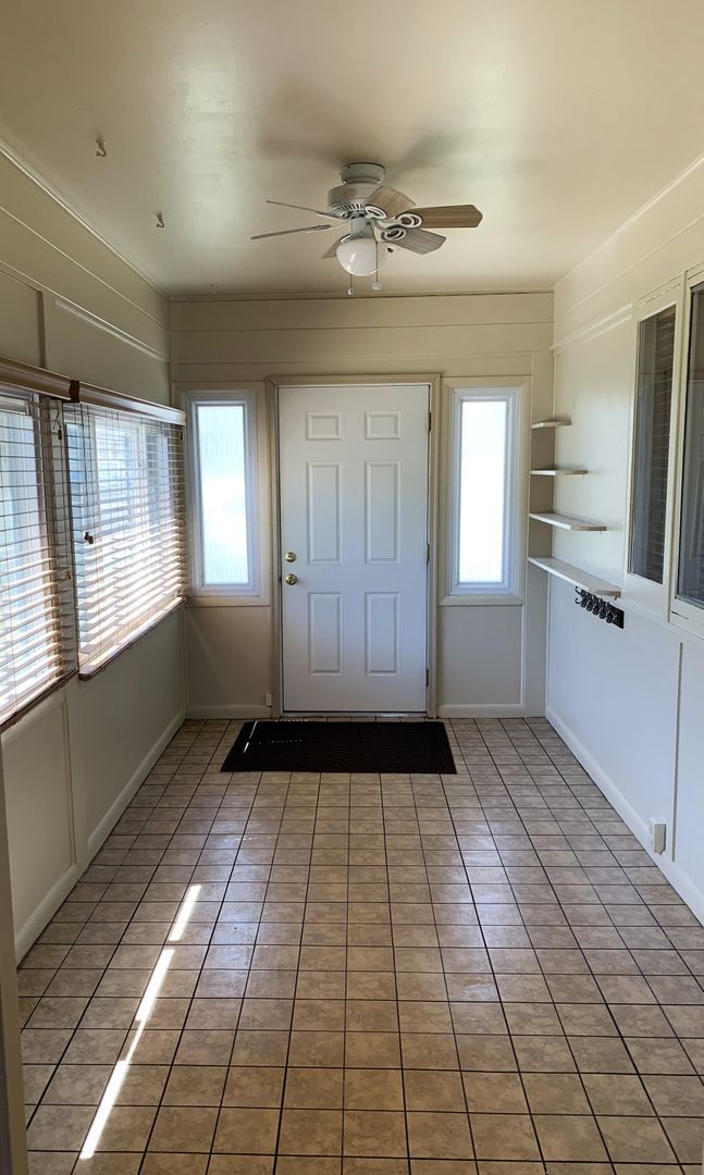 Building Photo - Evolve Real Estate: Available 6/6/2026! Quaint 3 Bedroom Ranch with Huge Yard in University Hills...