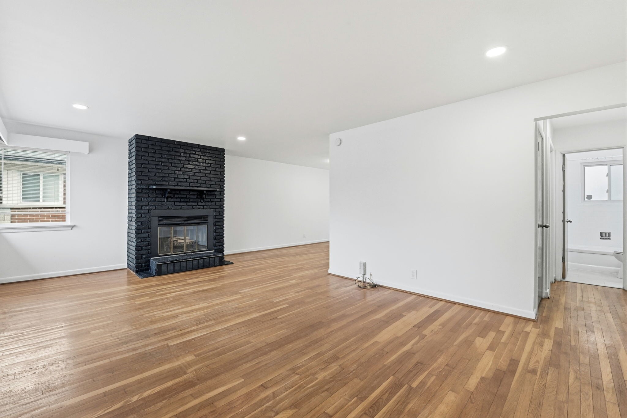 Building Photo - 1152 Burch Ln