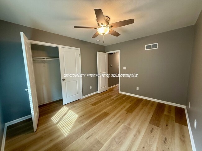 Building Photo - Large Updated 3 Bedroom/2 Bath Duplex in L...