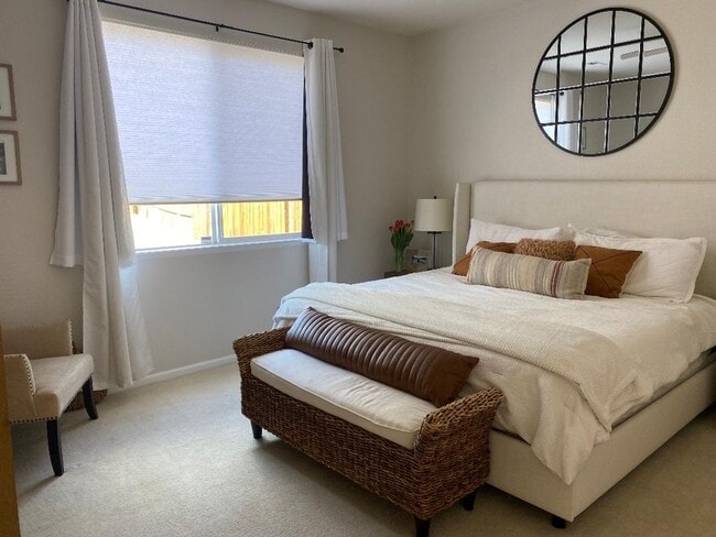 Building Photo - Lovely 2 Bed Plus Office Ranch Home on Eastside