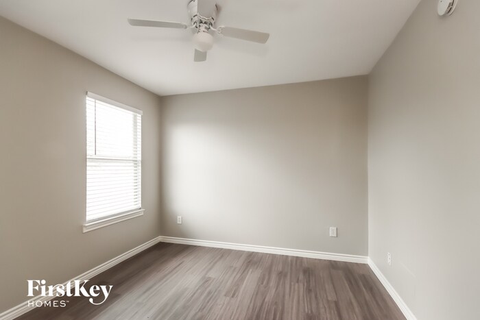 Building Photo - 2210 Shady Pine Dr
