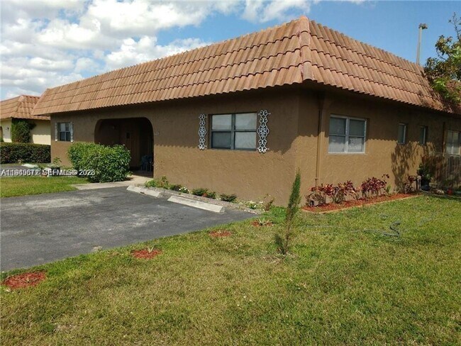 Building Photo - 7006-7008 NW 78th Ave