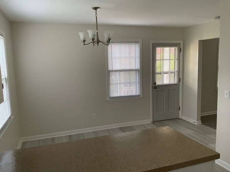 Building Photo - 612 Garland Dr