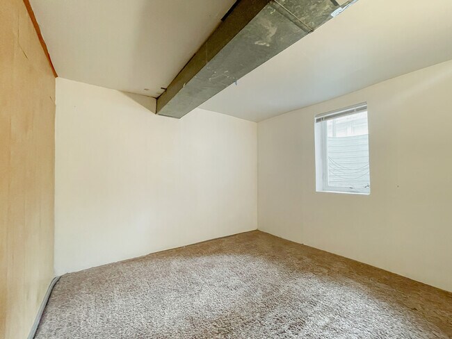 Building Photo - 1255 S 25th St