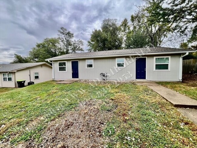 Building Photo - Like New 2 Bed 1 Bath Duplex in Grandview-...