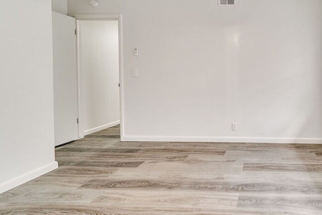 Building Photo - 2417 Becker Pl