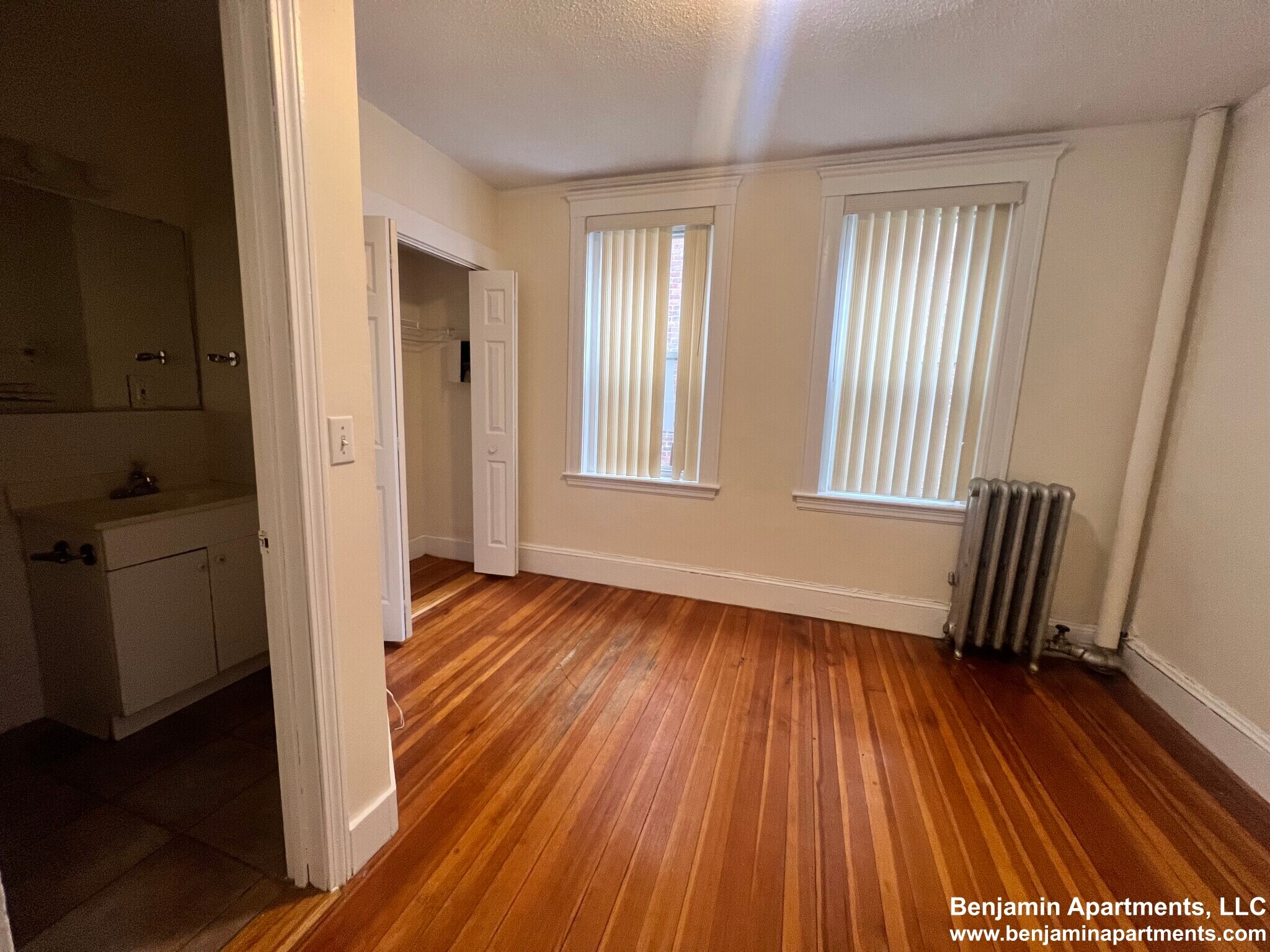 Building Photo - 15 Barrows St