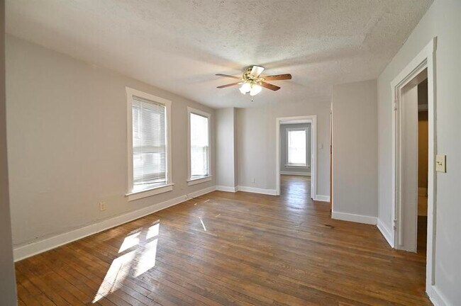 Building Photo - 4038 Seward St