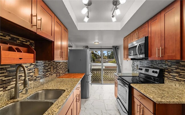 Building Photo - Oakbrook Country Club Condominium (2bedroom)! Apply Today