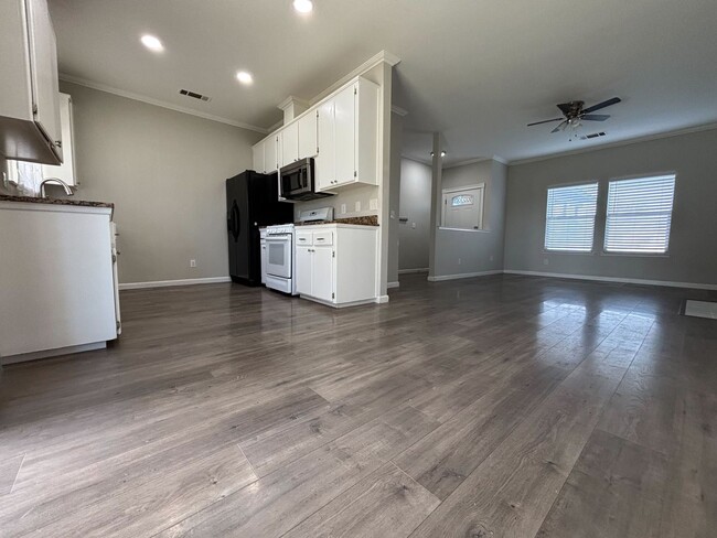 Building Photo - Beautifully Renovated 4-Bedroom Home on a ...