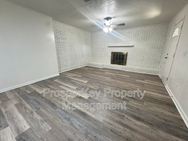 Building Photo - 210 Playa Del Ray Dr