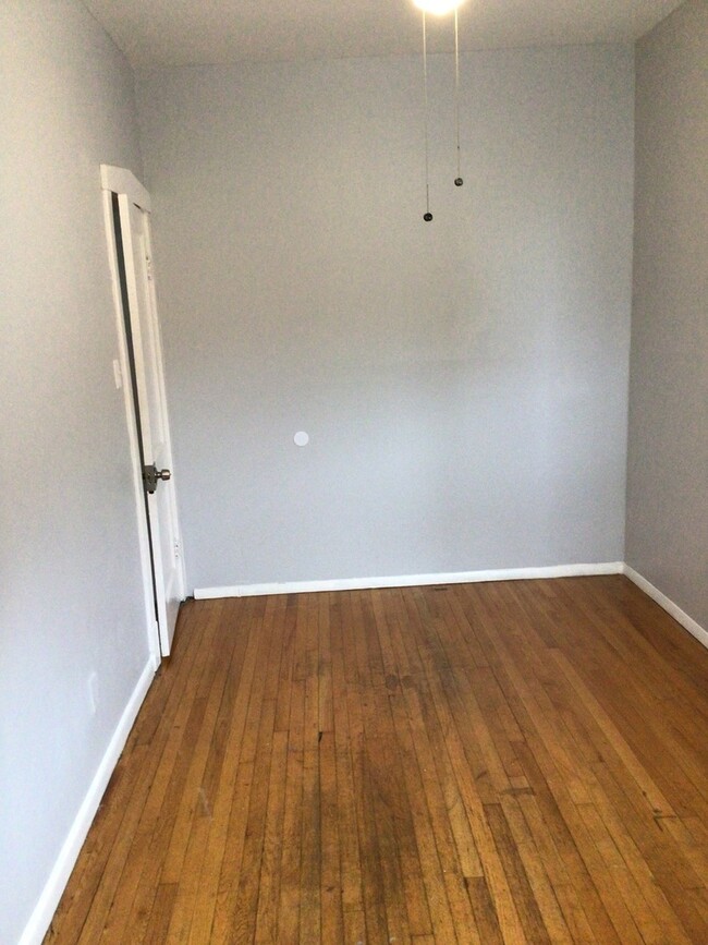 Building Photo - 3411 N Lowell Ave