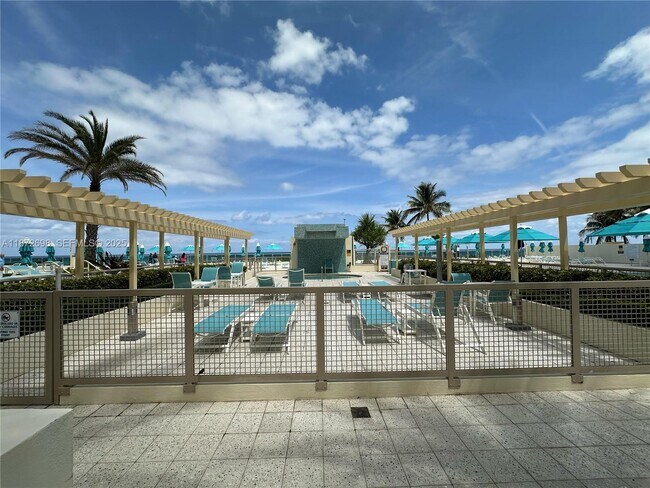 Building Photo - 2501 S Ocean Dr