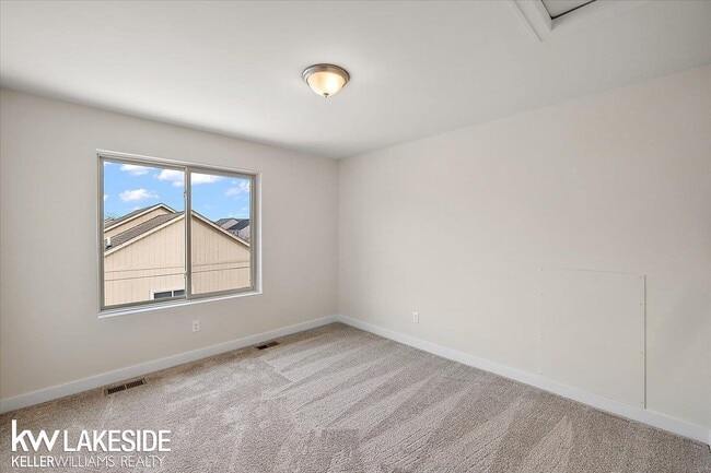 Building Photo - 34450 Maple Ln Dr