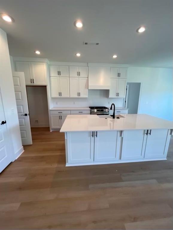 Building Photo - 5837 Lavender Ave