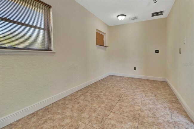 Building Photo - 205 S Woodland St