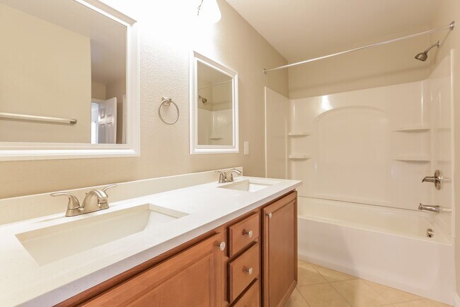 Building Photo - 10186 W Glen Aire Ave