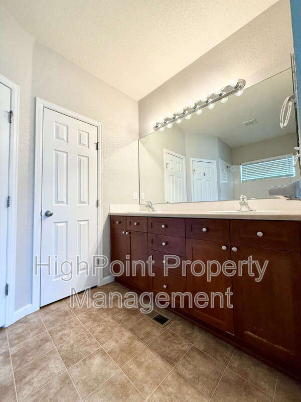 Building Photo - 12113 Hannibal St